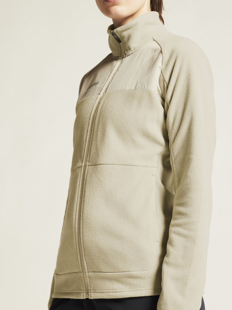 1910397-608000_ADV Explore Fleece Midlayer W_closeup5 | fil - magic Stickerei Berther
